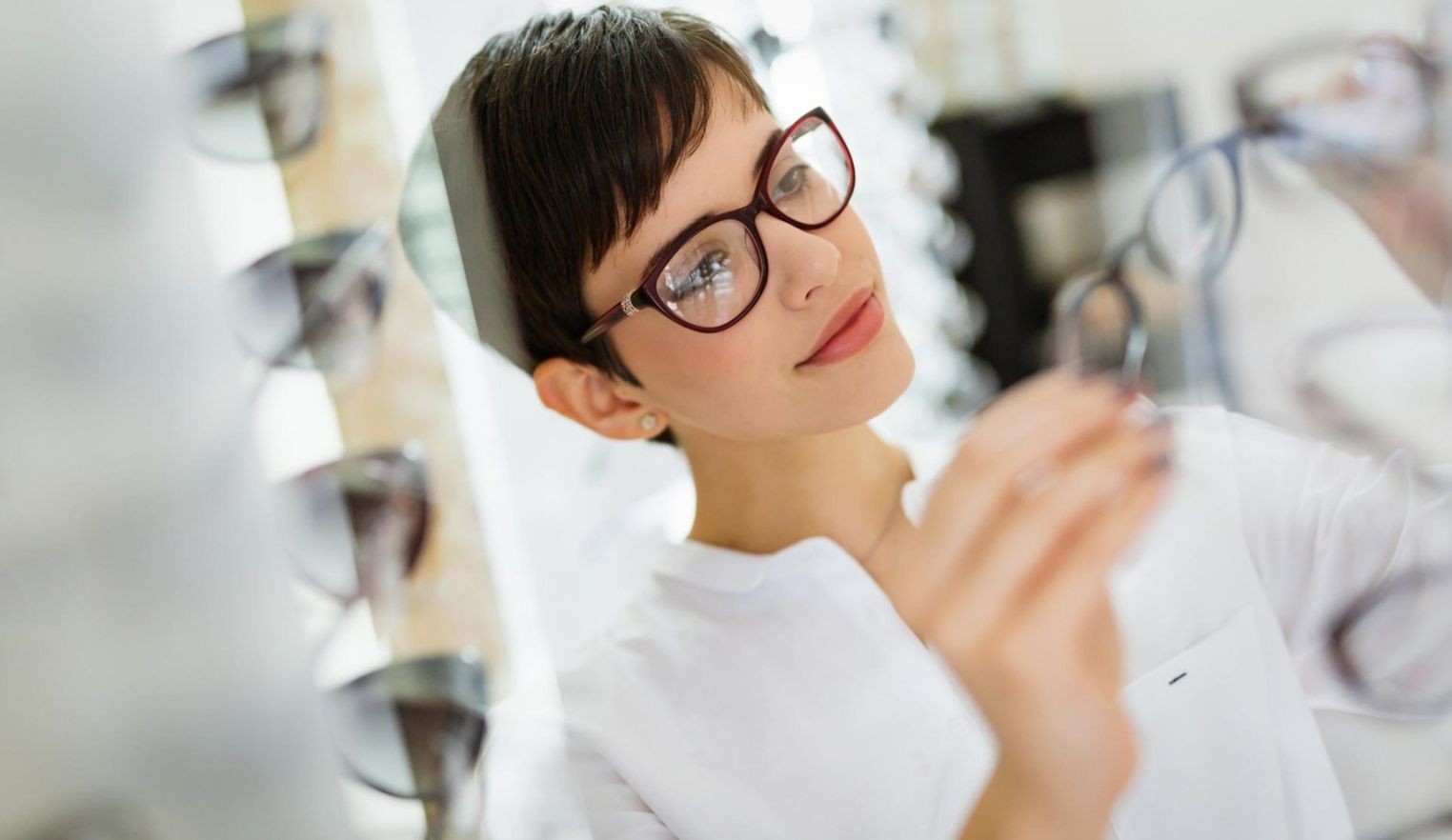 Come scegliere la montatura degli occhiali in base al viso